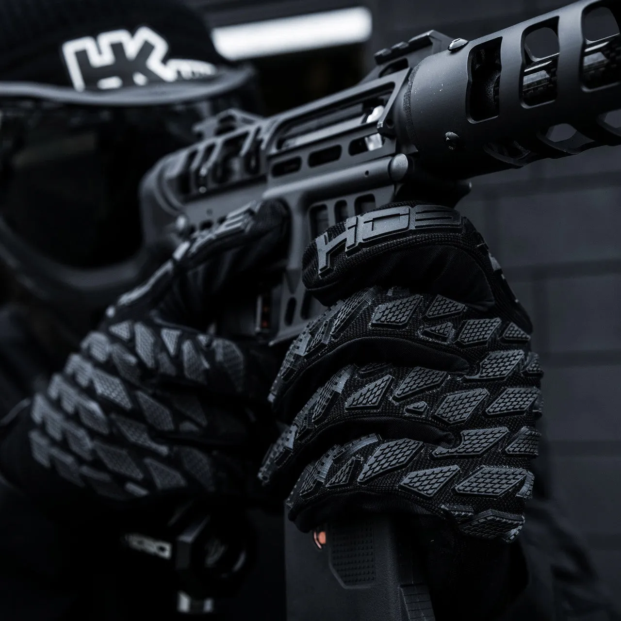 Hostile Armored Gloves - Shadow