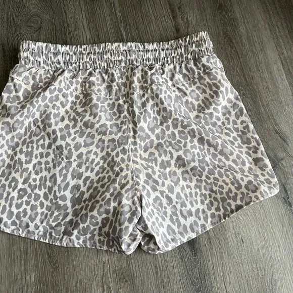 Johnny Was Calme White Grey Leopard Print Elastic Waist Running Shorts X-Small