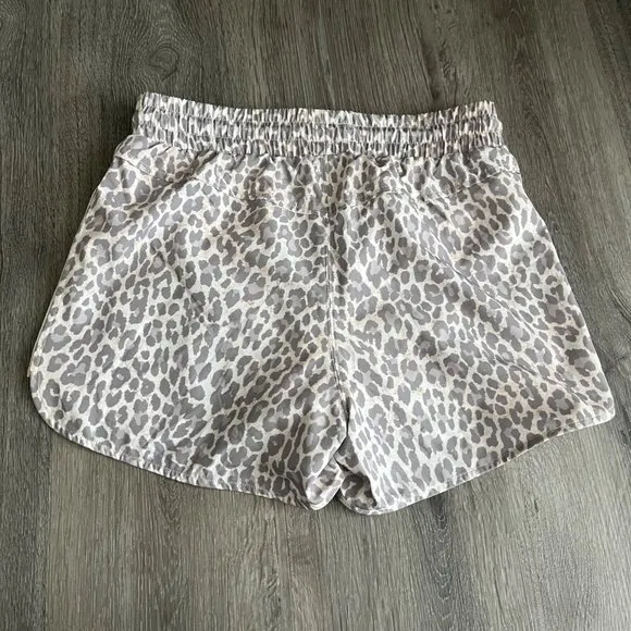 Johnny Was Calme White Grey Leopard Print Elastic Waist Running Shorts X-Small