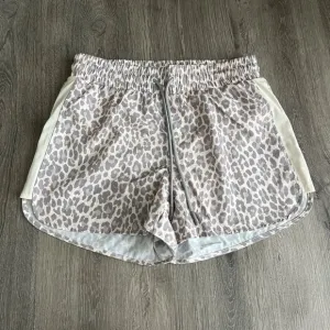 Johnny Was Calme White Grey Leopard Print Elastic Waist Running Shorts X-Small