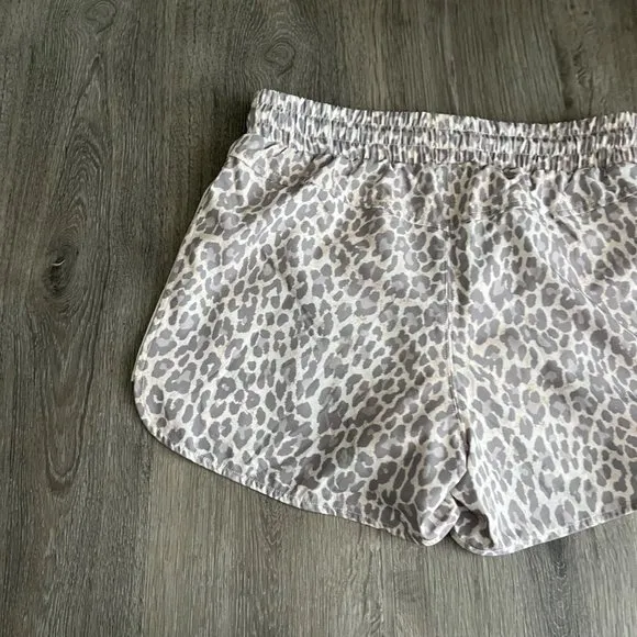 Johnny Was Calme White Grey Leopard Print Elastic Waist Running Shorts X-Small