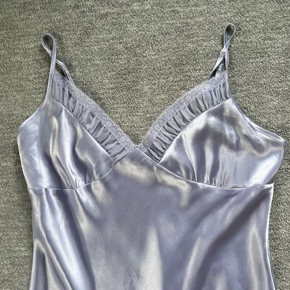 Jones New York Stunning Lavender Long Slip