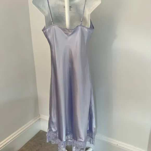 Jones New York Stunning Lavender Long Slip