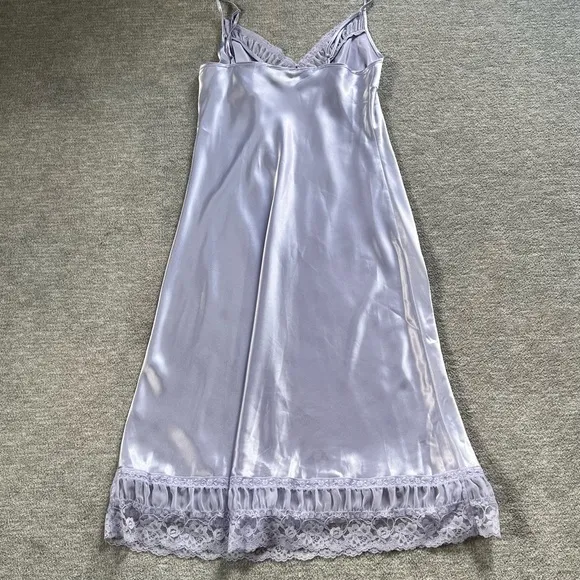Jones New York Stunning Lavender Long Slip