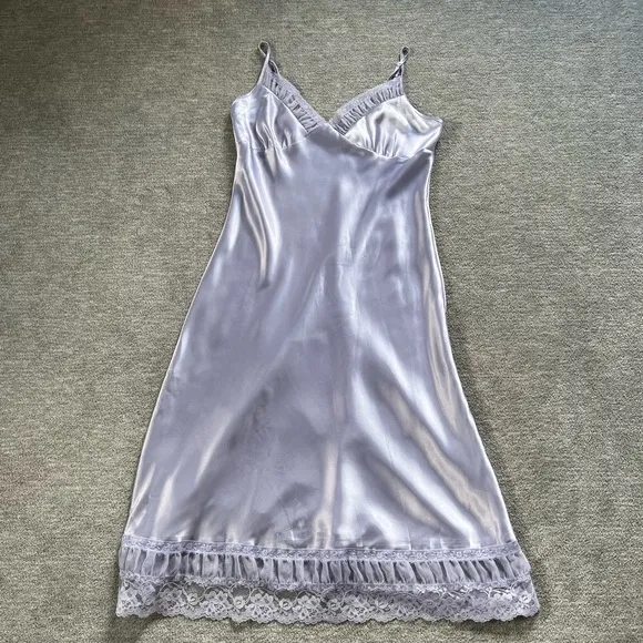 Jones New York Stunning Lavender Long Slip