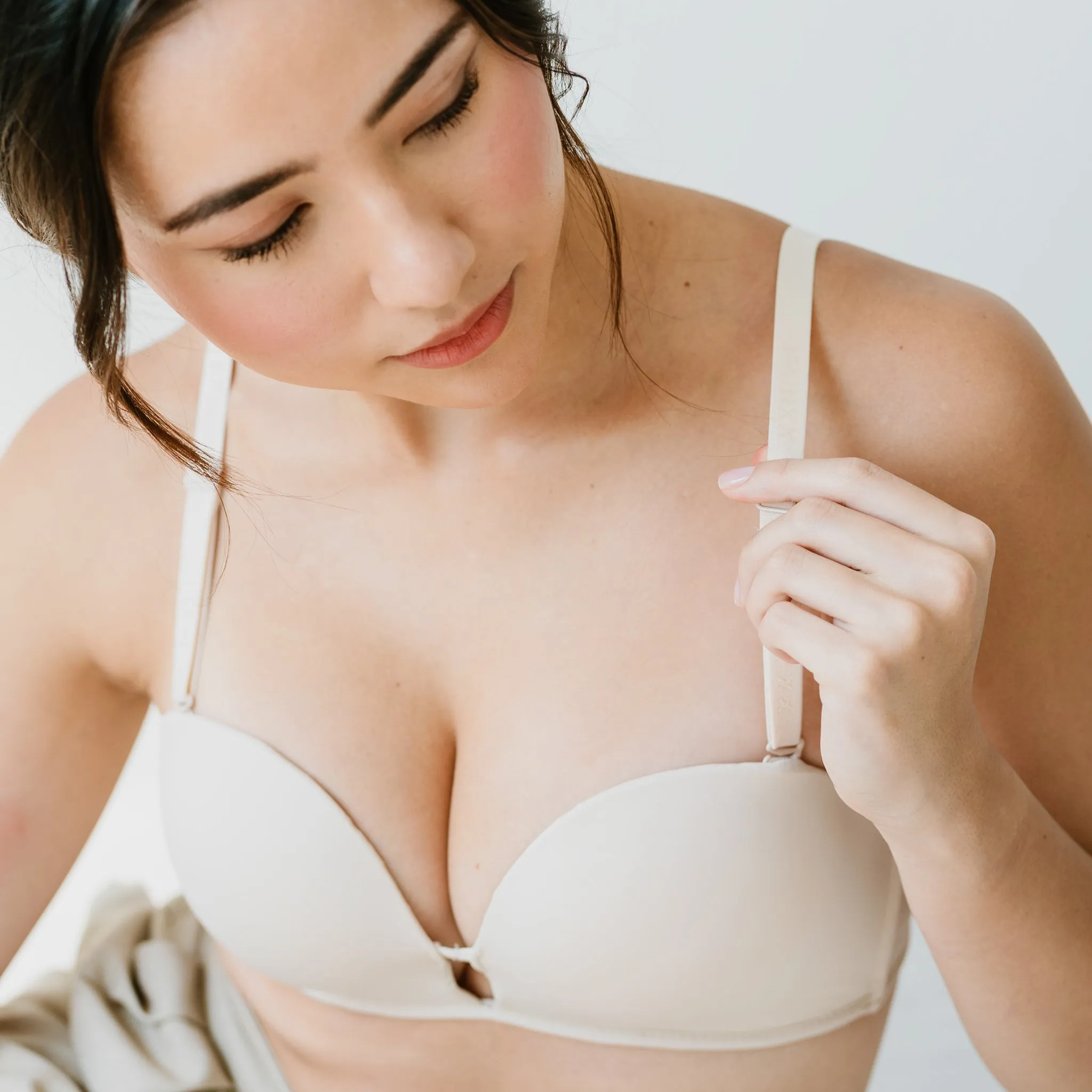 LIFT IT UP! V2.0 100% Non-Slip Super Push Up Strapless Wireless Bra in Beige Nude