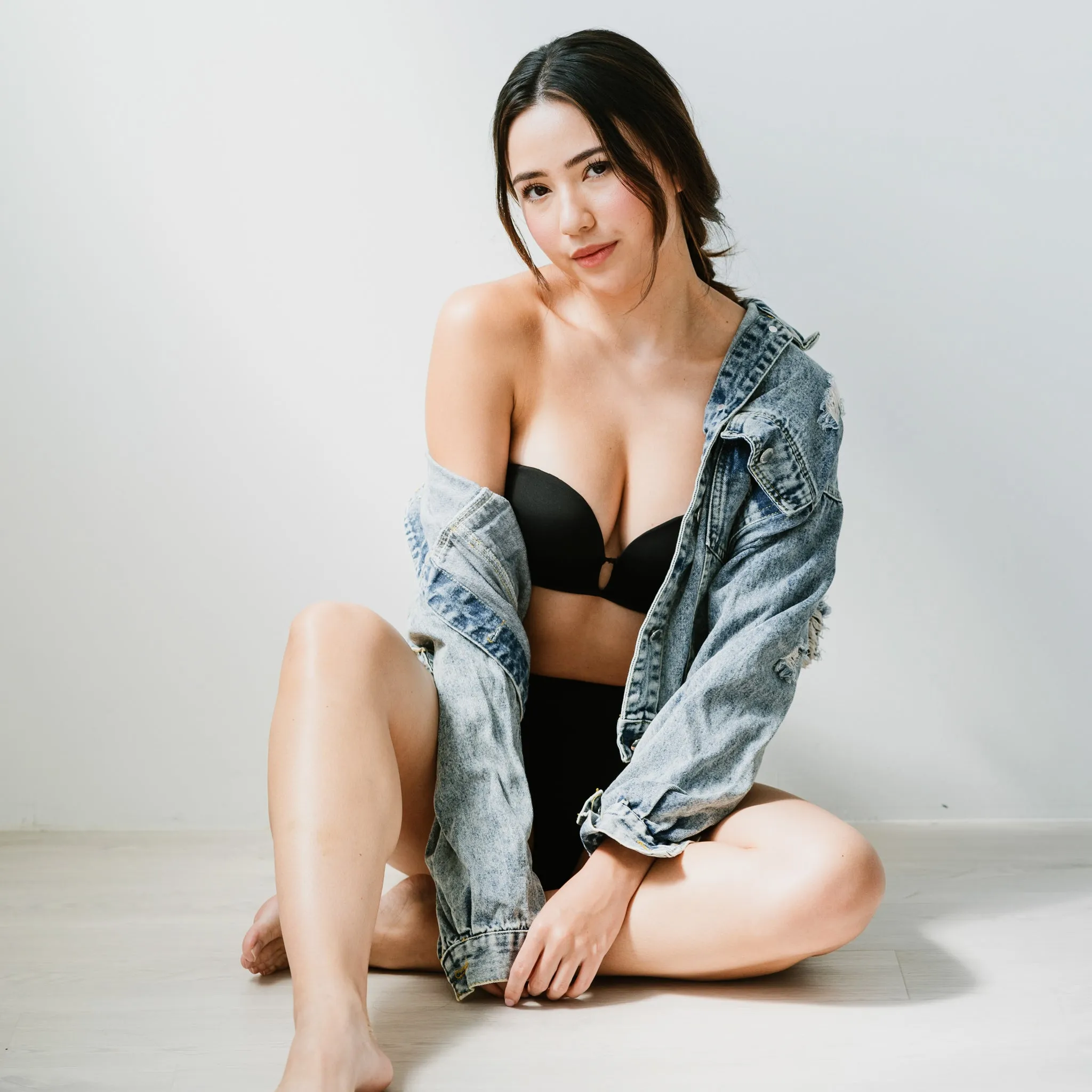 LIFT IT UP! V2.0 100% Non-Slip Super Push Up Strapless Wireless Bra in Black