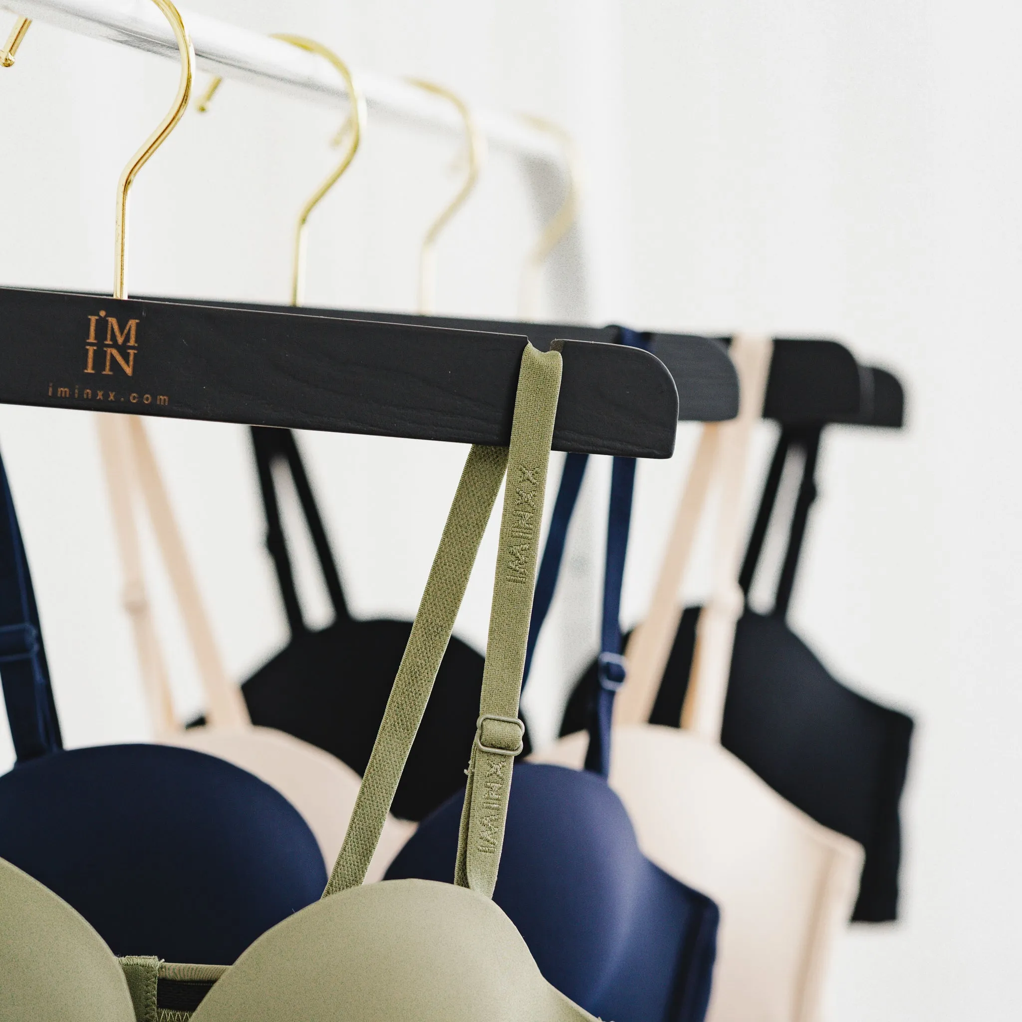 LIFT IT UP! V2.0 100% Non-Slip Super Push Up Strapless Wireless Bra in Black