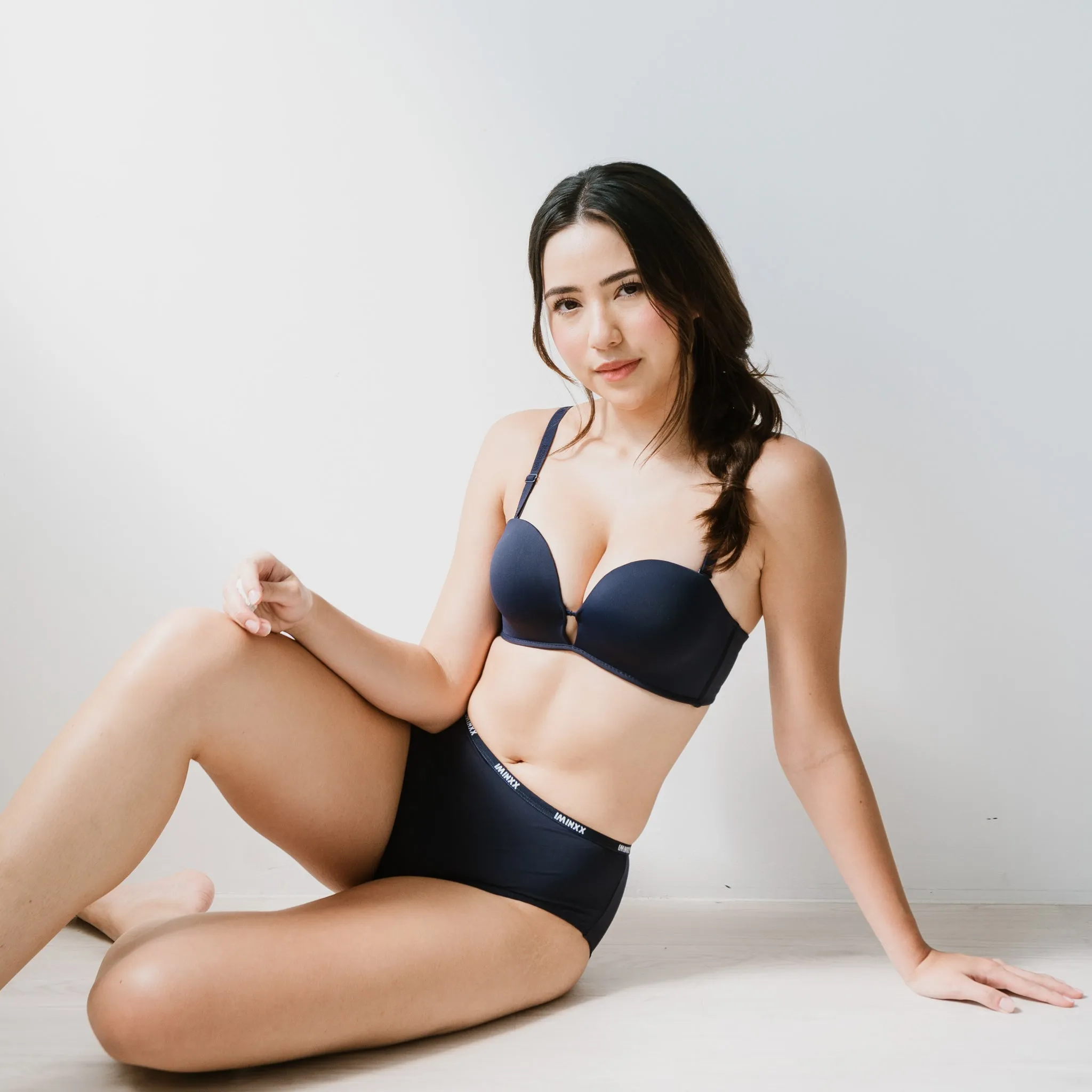 LIFT IT UP! V2.0 100% Non-Slip Super Push Up Strapless Wireless Bra in Midnight Blue