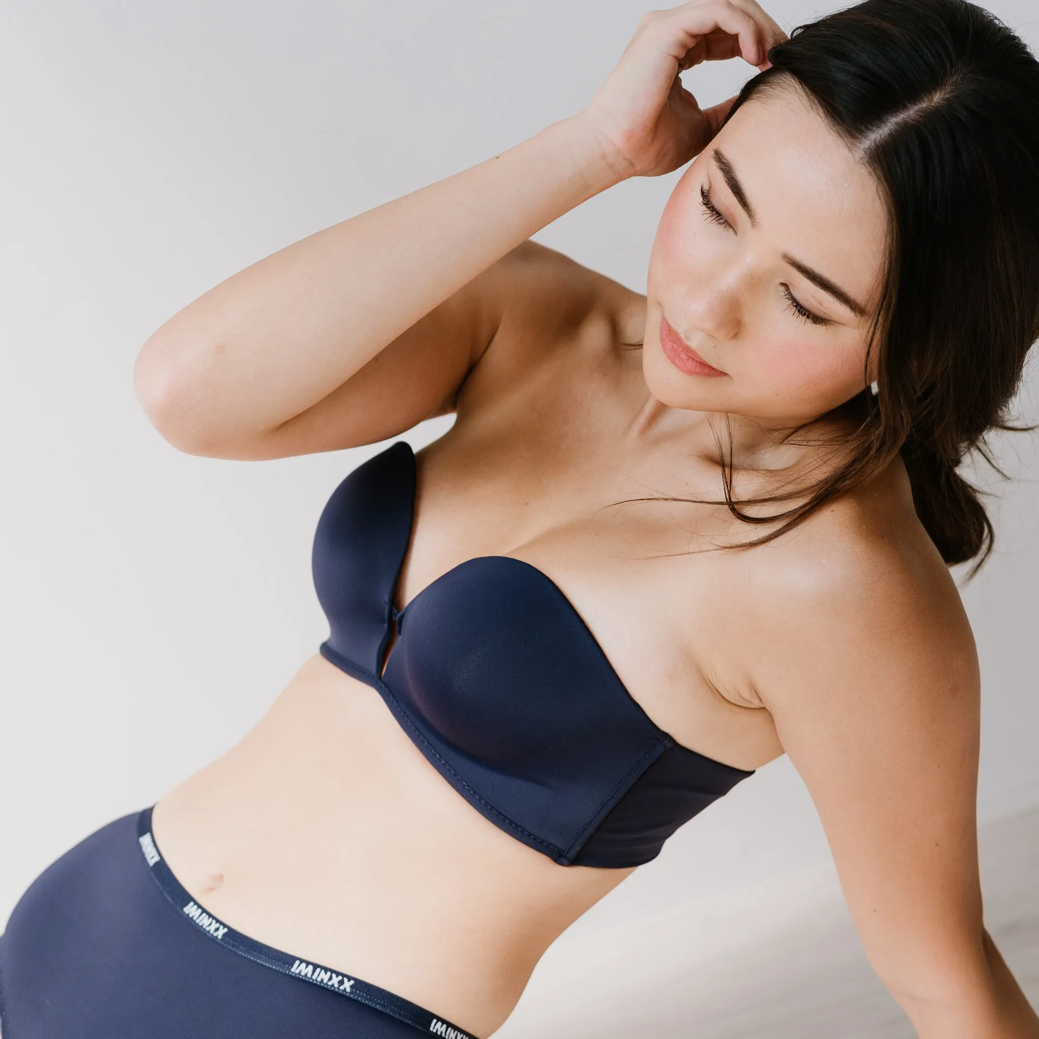 LIFT IT UP! V2.0 100% Non-Slip Super Push Up Strapless Wireless Bra in Midnight Blue