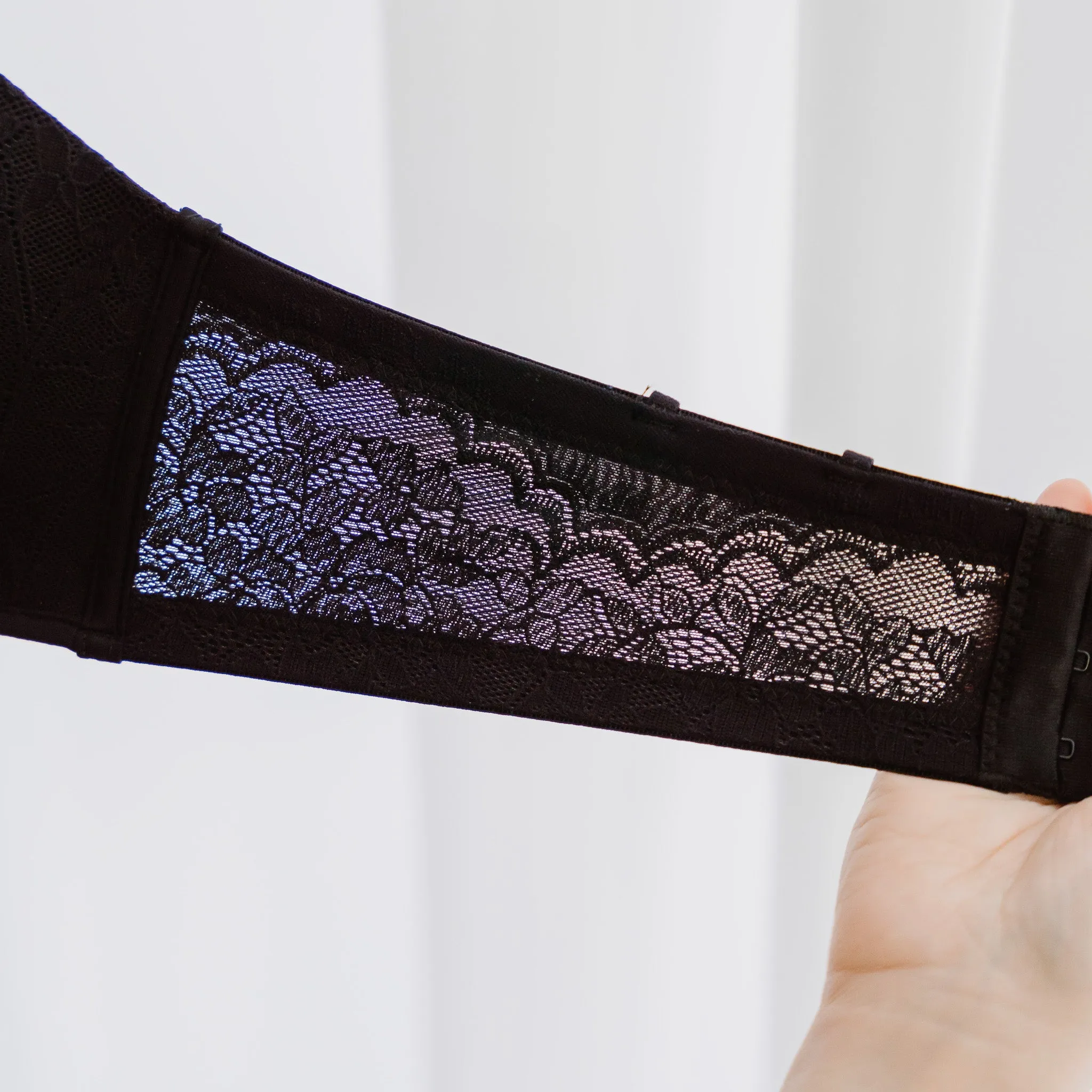 Lift It Up! V2.0 Lace 100% Non-Slip Super Push Up Strapless Wireless Bra in Midnight Blue
