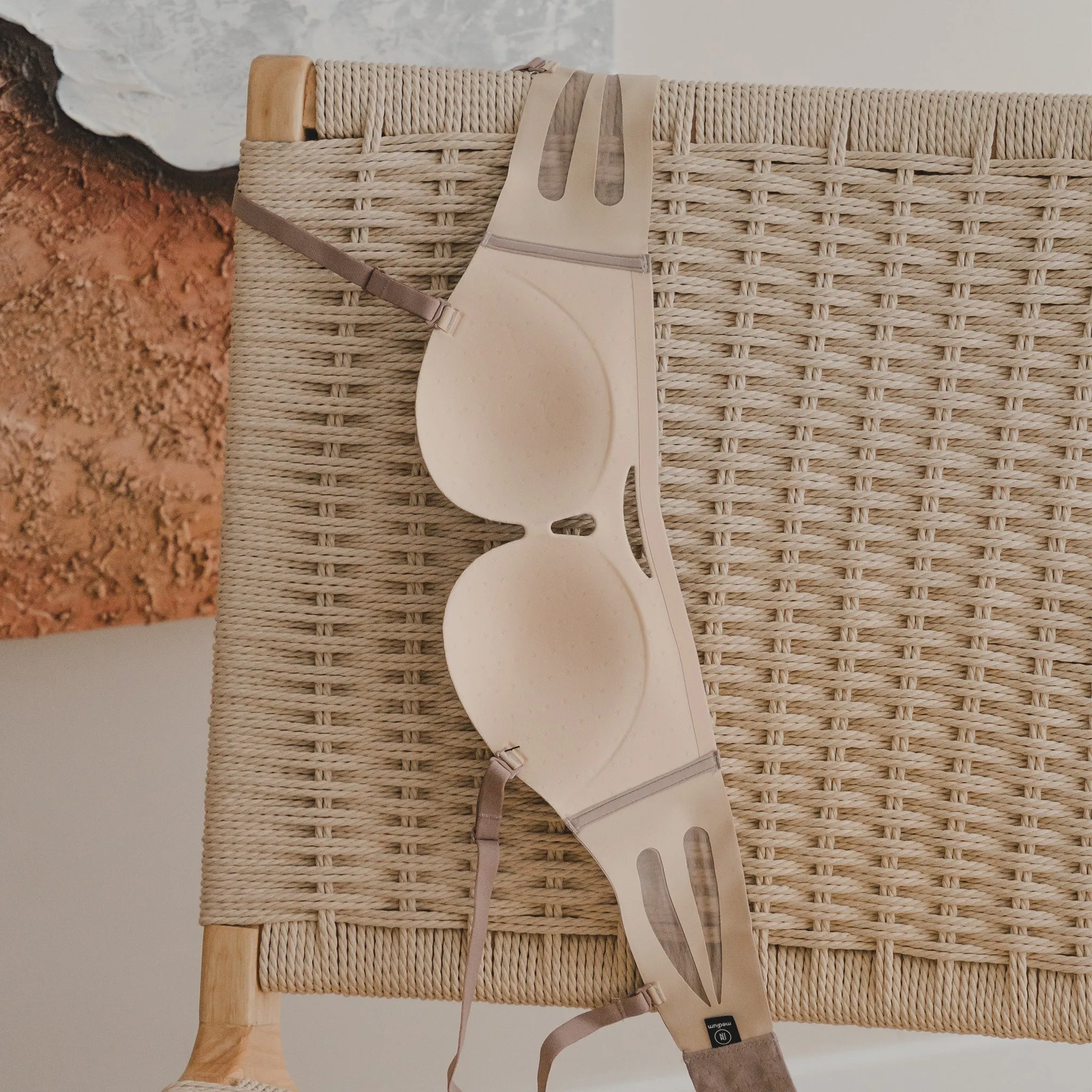 Light Lift! Lasercut Anti-Slip Seamless Strapless Wireless Bra in Sand Nude