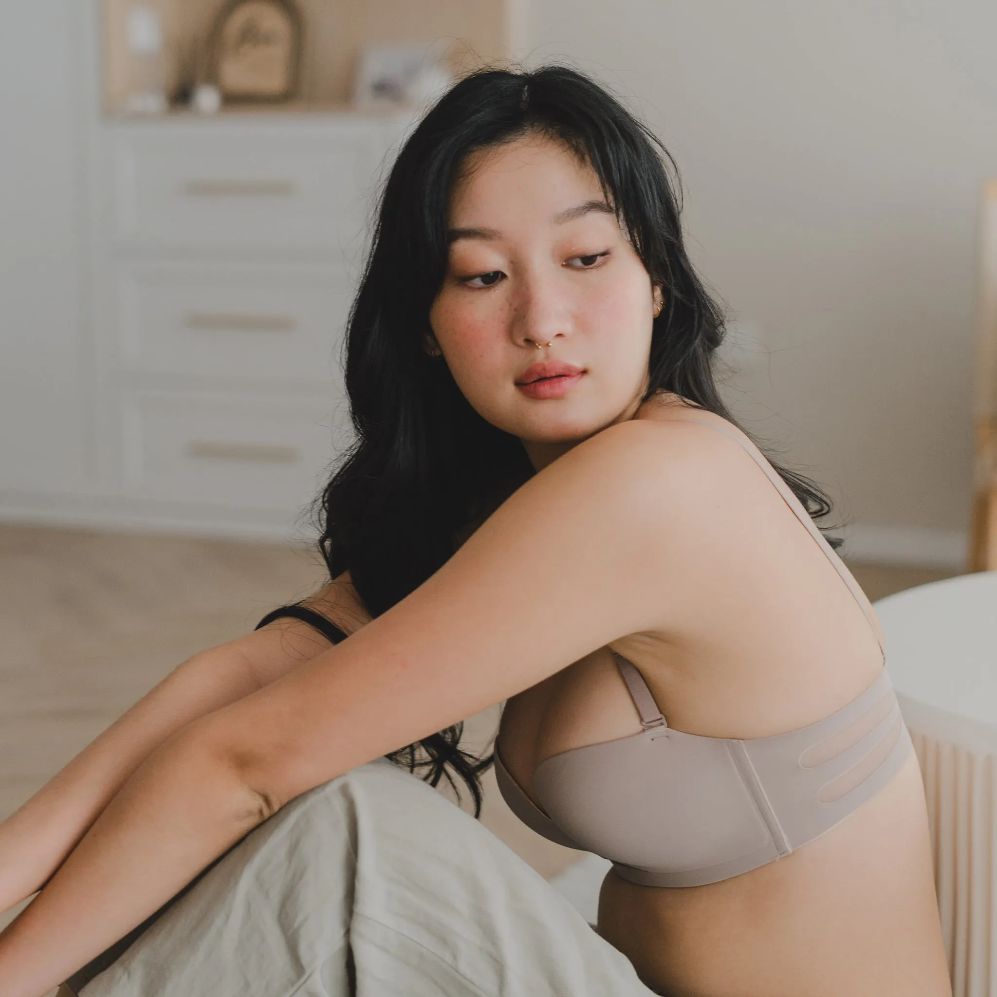 Light Lift! Lasercut Anti-Slip Seamless Strapless Wireless Bra in Sand Nude