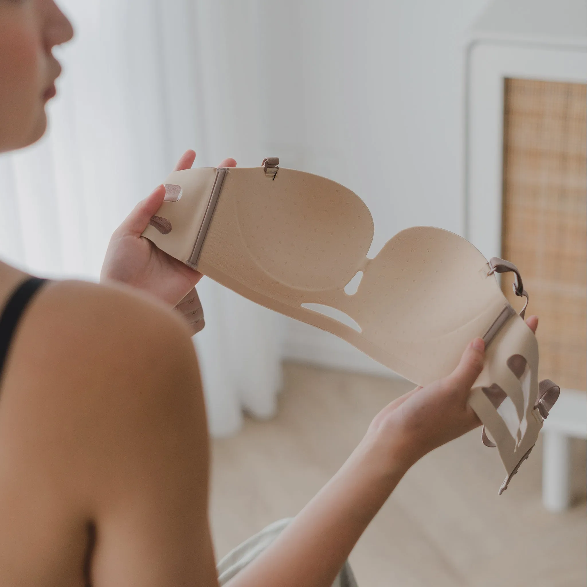 Light Lift! Lasercut Anti-Slip Seamless Strapless Wireless Bra in Sand Nude
