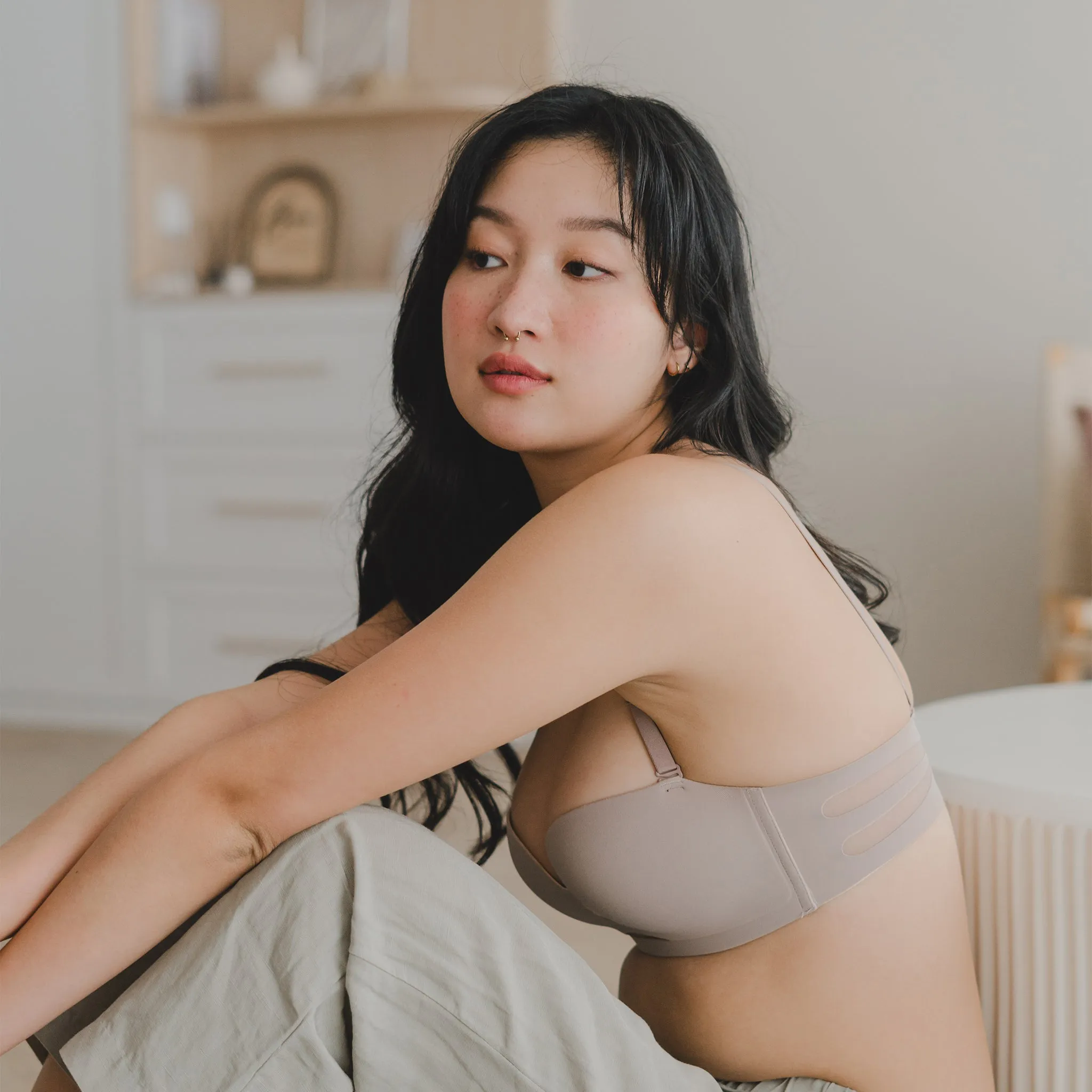 Light Lift! Lasercut Anti-Slip Seamless Strapless Wireless Bra in Sand Nude