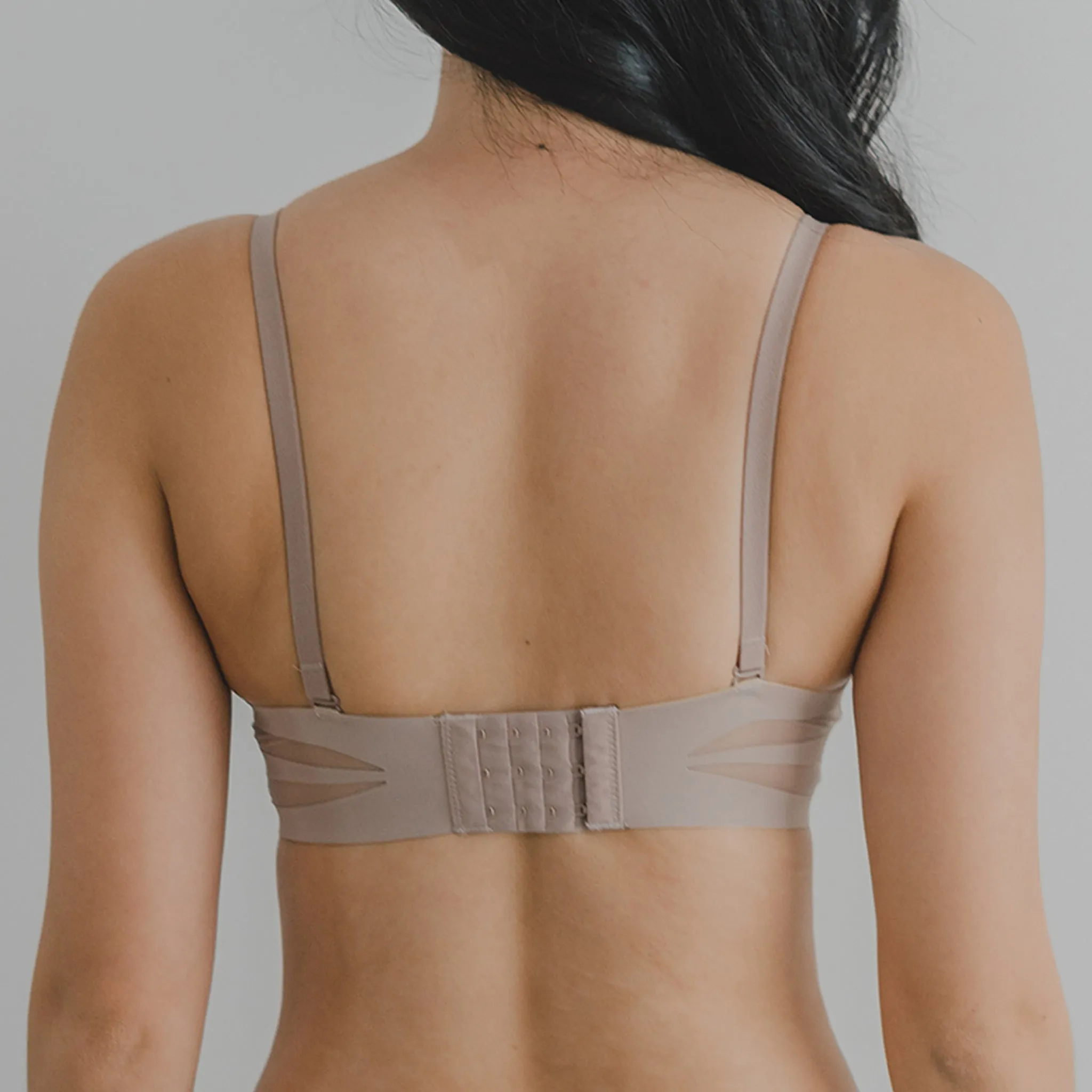 Light Lift! Lasercut Anti-Slip Seamless Strapless Wireless Bra in Sand Nude