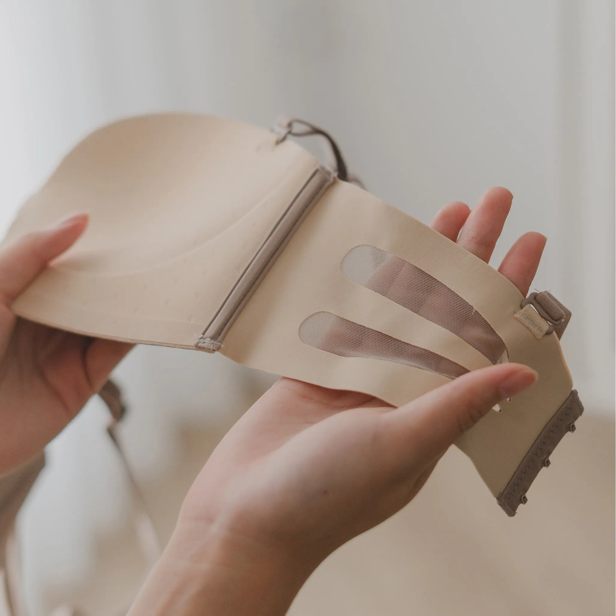 Light Lift! Lasercut Anti-Slip Seamless Strapless Wireless Bra in Sand Nude