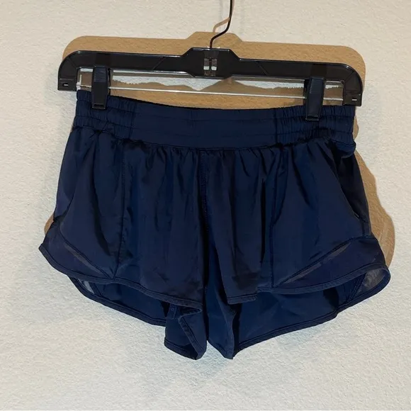 Lululemon navy blue size 8 running shorts elastic waist reflective accents