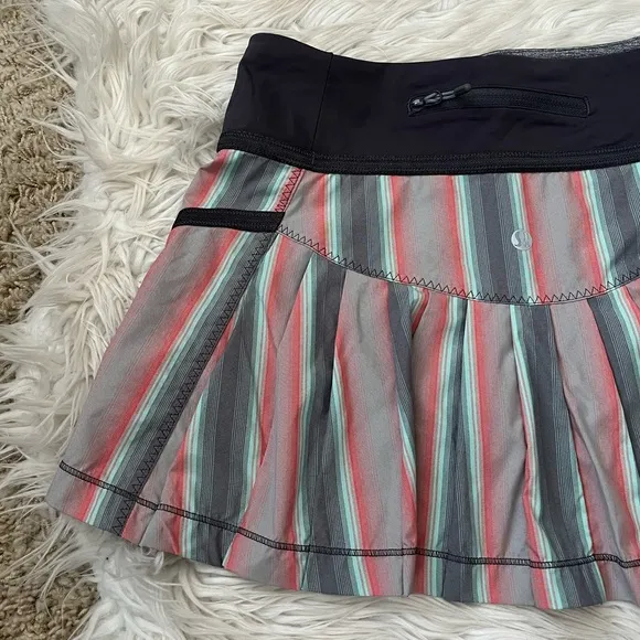 {Lululemon} Run Reflection Skirt Skort in Alarming Ombre Stripe - Womens 2