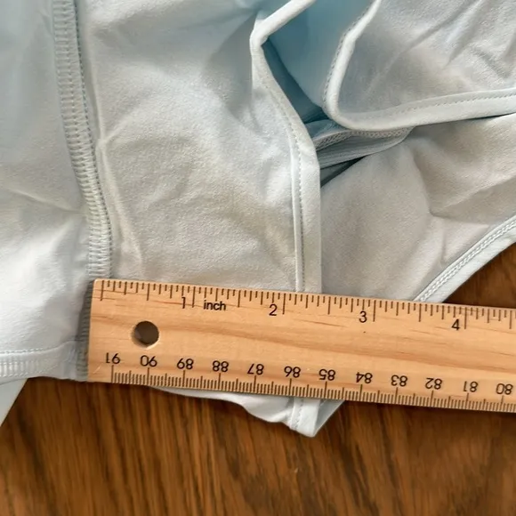 Lululemon Shorts Hotty Hot sz 10 Women’s Low Rise Lined 2.5&quot; Powder Blue Running