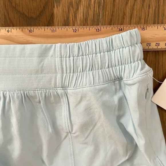 Lululemon Shorts Hotty Hot sz 10 Women’s Low Rise Lined 2.5&quot; Powder Blue Running