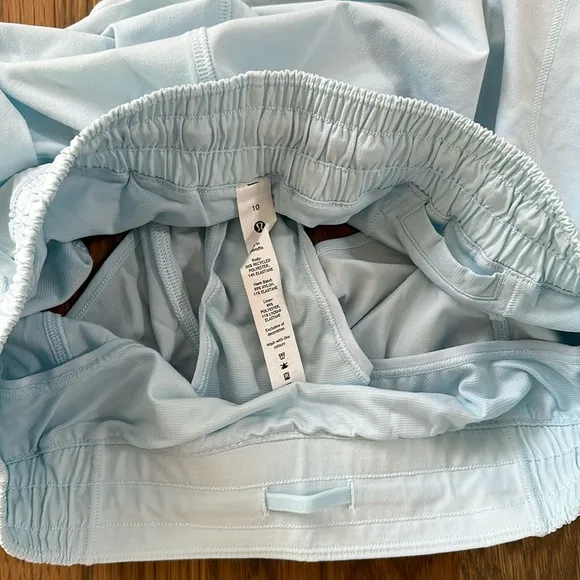 Lululemon Shorts Hotty Hot sz 10 Women’s Low Rise Lined 2.5&quot; Powder Blue Running