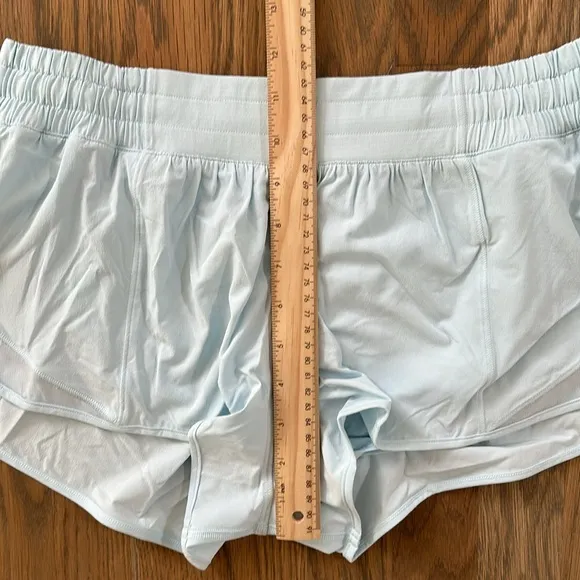 Lululemon Shorts Hotty Hot sz 10 Women’s Low Rise Lined 2.5&quot; Powder Blue Running