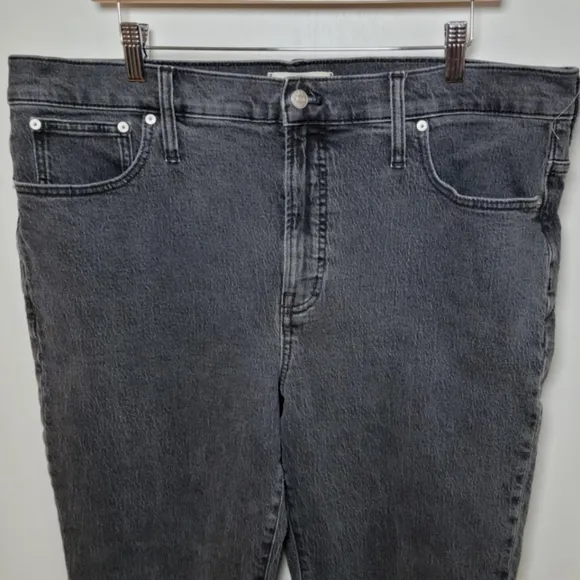 Madewell Black Perfect Vintage Distressed Straight High Rise Jeans Size 33