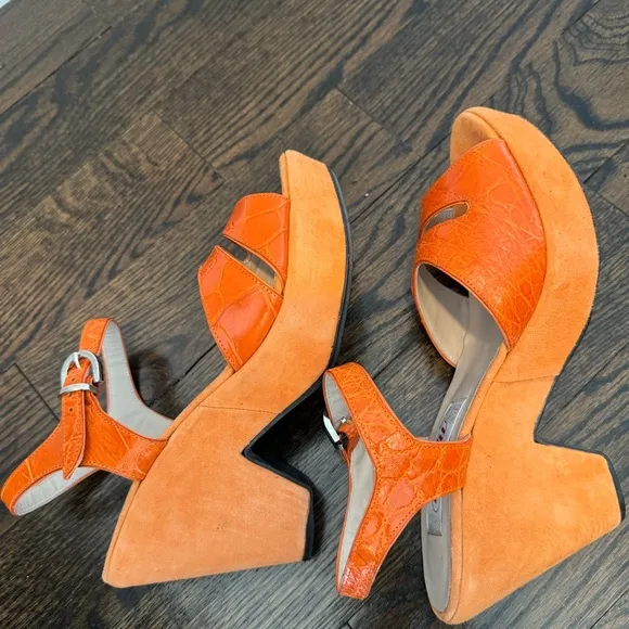 MAURI DONNA ORANGE ALLIGATOR PLATFORM OPEN TOE WEDGE SANDAL-SIZE 8