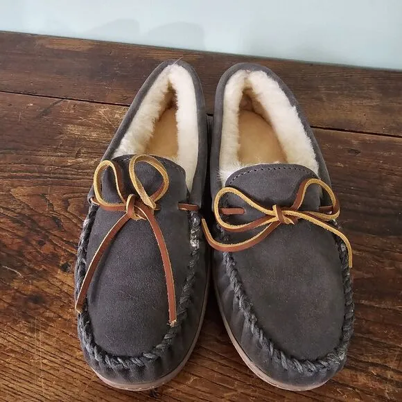Minnetonka Womens Sheepskin Hardsole Moccasin Slippers Gray Size 9