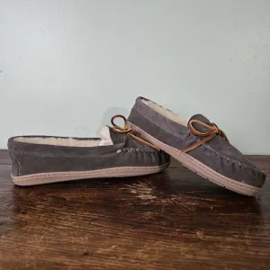 Minnetonka Womens Sheepskin Hardsole Moccasin Slippers Gray Size 9