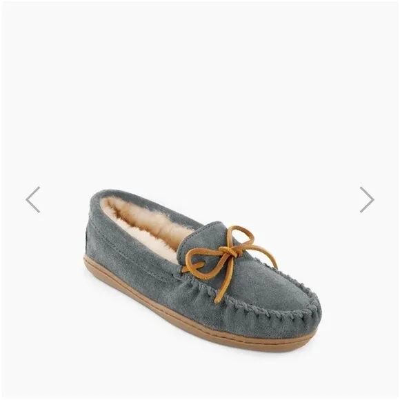 Minnetonka Womens Sheepskin Hardsole Moccasin Slippers Gray Size 9