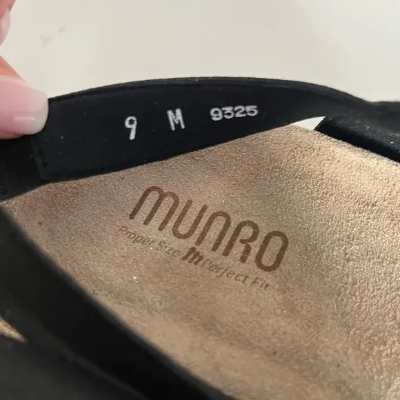 Munro American Pisces Black Patent leather comfort sandals 9