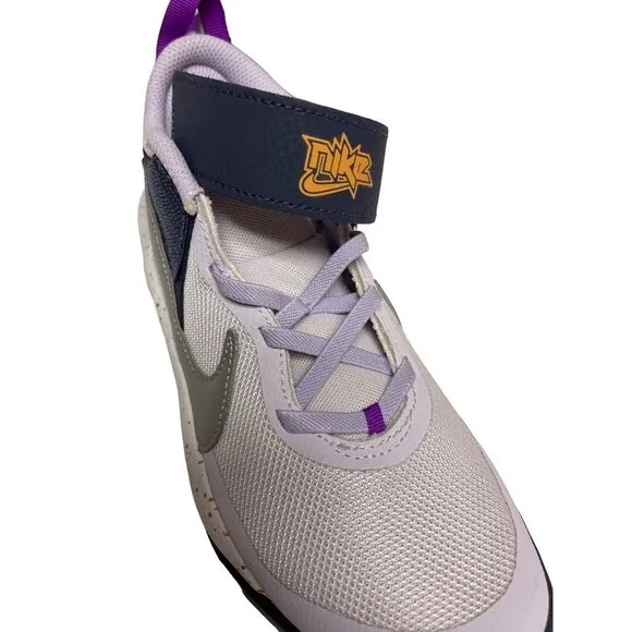 NEW! Nike Team Hustle D 10 SE Little Kids Girl's Shoes Sneakers Size 3 3Y
