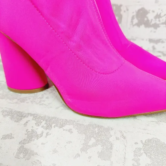 New Steve Madden Hot pink Valyant Pointed Toe Boots K44