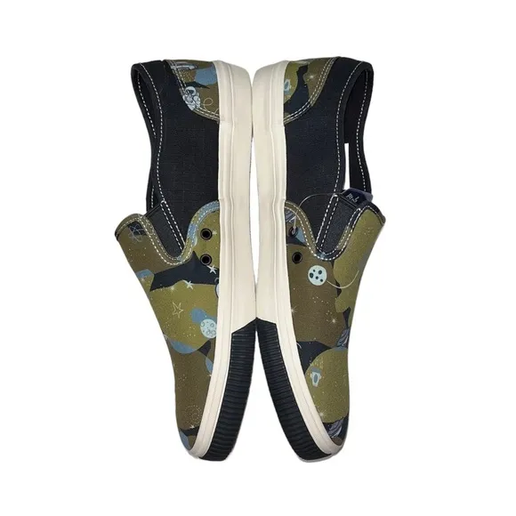 NEW Toms Men’s Baja Slip On Sneakers Aliens Camo Print size 9.5 Green