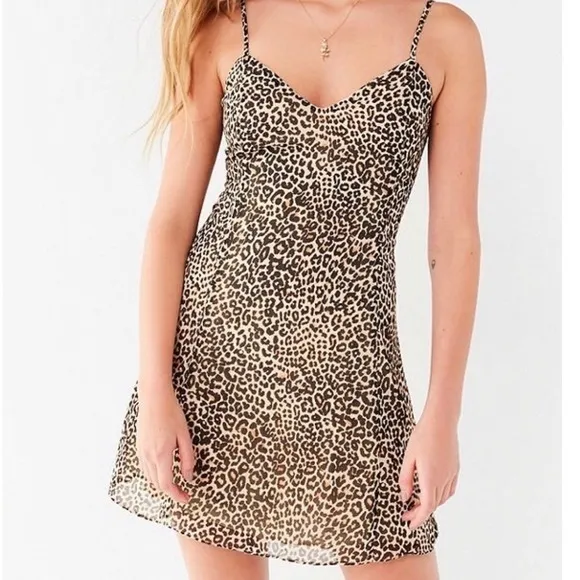 *NEW* URBAN OUTFITTERS UO Cheetah Print Callie Chiffon Mini Slip Dress L NWOT