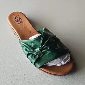 New Miz Mooz Emerald Daisey Sandal Size 42 or 10.5-11 US
