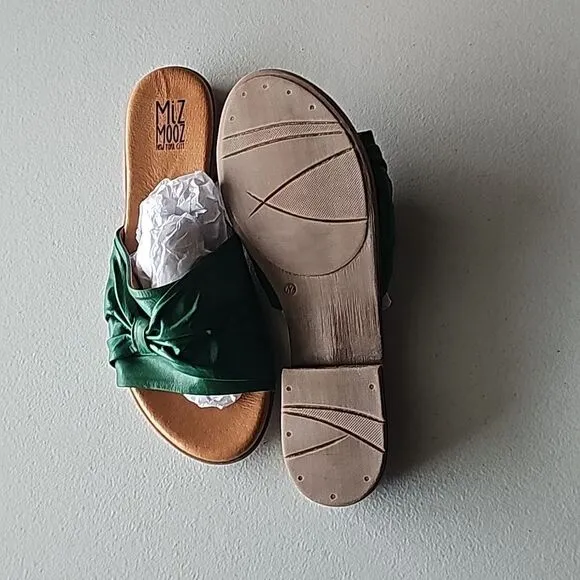New Miz Mooz Emerald Daisey Sandal Size 42 or 10.5-11 US