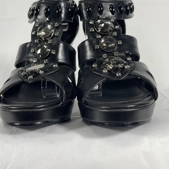 Newport News Bedazzled Jewels Size 8