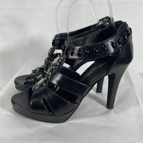 Newport News Bedazzled Jewels Size 8