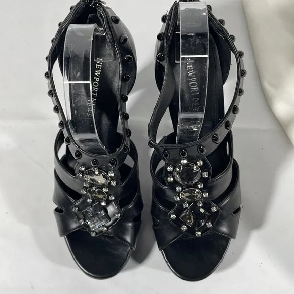 Newport News Bedazzled Jewels Size 8