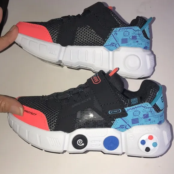 NIB Unisex Sketchers Gametronix Sneakers