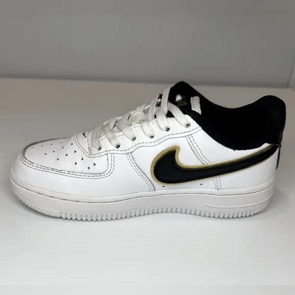 Nike Air Force 1 LV8 (GS) 12C Boys/Girls White/Black-Metal Gold
