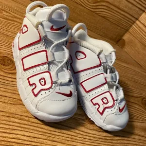 Nike Amore Untempo Qs Sneakers