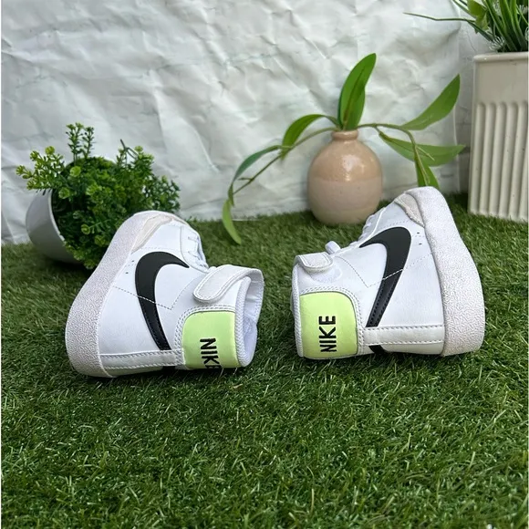 Nike Kids' Blazer Mid '77 High TopSneaker size 12.5C  NEW 'White Black Volt'