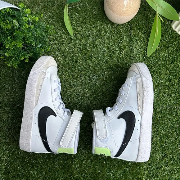 Nike Kids' Blazer Mid '77 High TopSneaker size 12.5C  NEW 'White Black Volt'