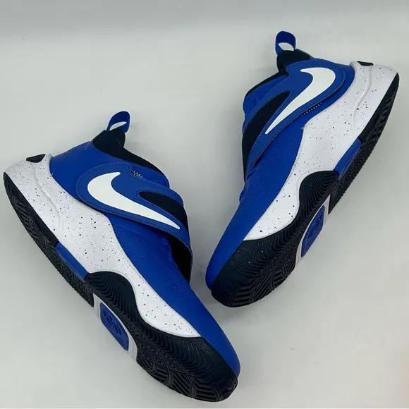 Nike Team Hustle D 11 kids basketball sneakers in hyper royal blue size 6Y NEW