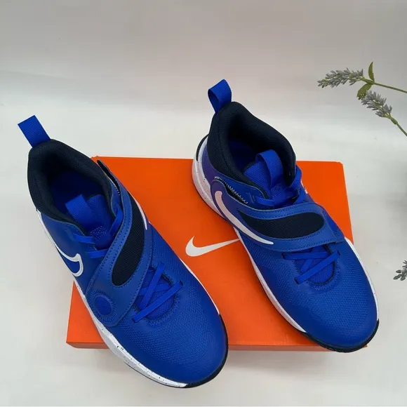Nike Team Hustle D 11 kids basketball sneakers in hyper royal blue size 6Y NEW