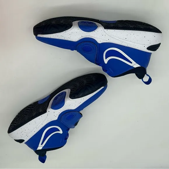 Nike Team Hustle D 11 kids basketball sneakers in hyper royal blue size 6Y NEW